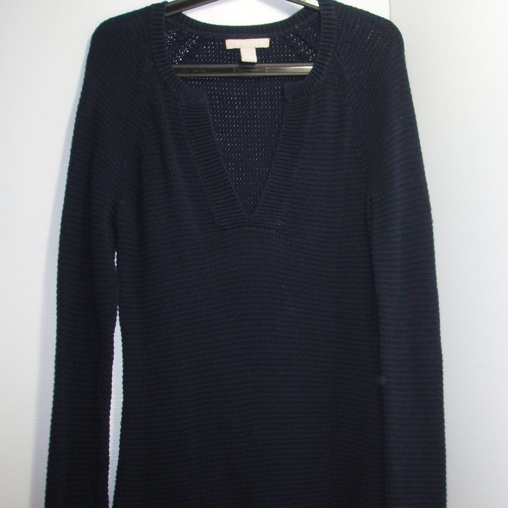Banana Republic 100% cotton long sleeve V neck, navy sweater size medium